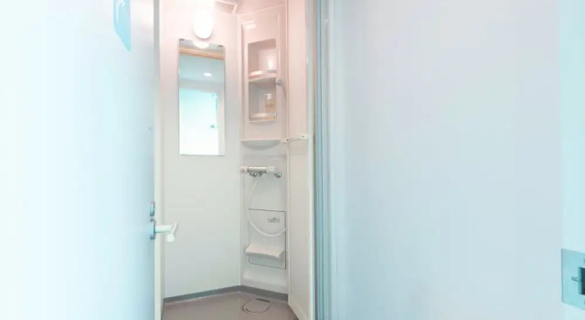 Кровать в общем номере bnb+ Yokohama Motomachi
