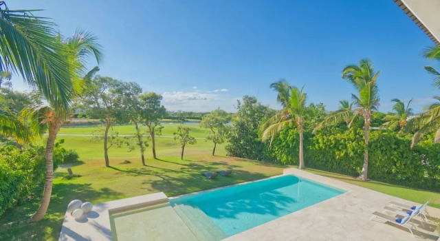 Вилла Modern Villa w Golf and Lake View in Beach Resort