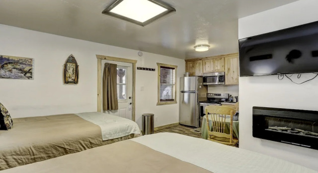 Standard Vierer Zimmer Cascade Lake Inn