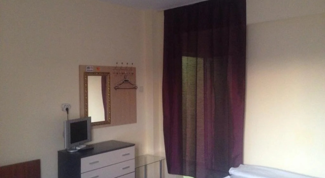 East Gate Guest Rooms, Забронировать Гостевой дом Отели Пловдива с парковкой, Парковка