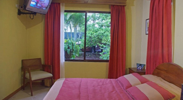 Hotel Robledal, Varaa Hotelli Hotellit Alajuela uima-altaalla, Uima-allas