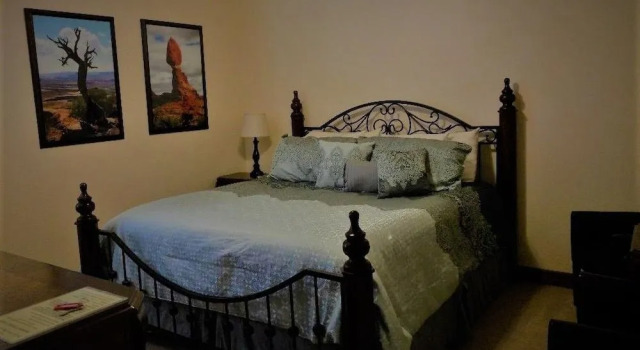 Arches Drive Bed and Breakfast, Book Hotel Moab Arches National Park