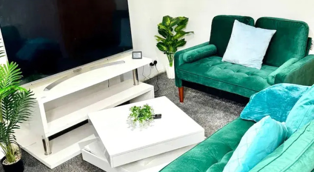 Апартаменты Cosy Leicester Apartment With 2 Bedrooms