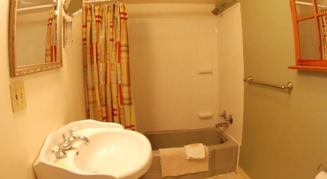 Четырёхместный номер Deluxe Hyde Away Inn