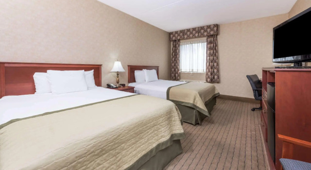Четырёхместный номер Standard Baymont by Wyndham Indianapolis South