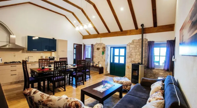 Lovely Holiday Home With Private Infinity Pool