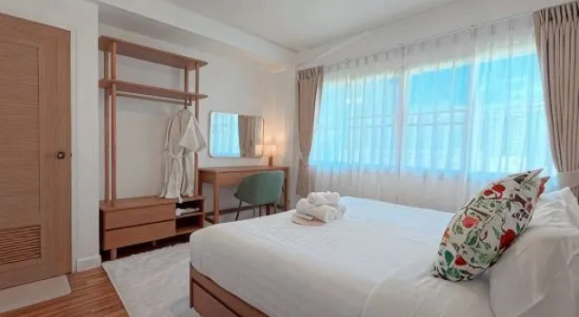 Center of old town - 3BR 3BA - Nara Lanna Villa, Забронировать Вилла Отели Чиангмай с парковкой, рядом с Wat Srisupan, Парковка