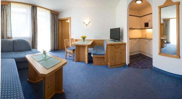 Appartementhaus Pinnisblick, Prenota Hotel Hotel a Tirolo con parcheggio, Parcheggio