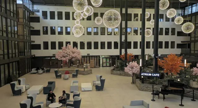 Четырёхместный номер Standard с балконом Wyndham Edmonton Hotel and Conference Centre