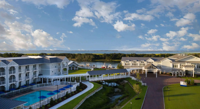 Кровать в общем номере Beaufort Hotel