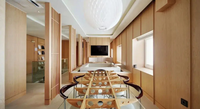 Suite Premier UH Continental CenterPoint