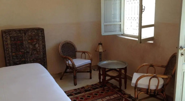 Номер Standard Riad Emberiza Sahari