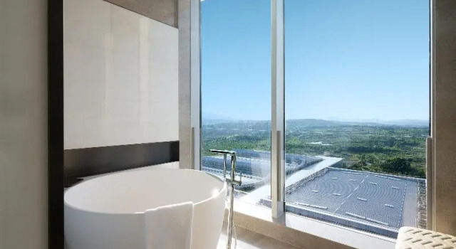 Люкс c 1 комнатой Crowne Plaza Weihai Binhai by IHG