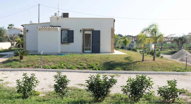 Belvilla by OYO Comfy Villa in Noto With Garden, Book Villa Hotels in Sicily with Parking, Parking