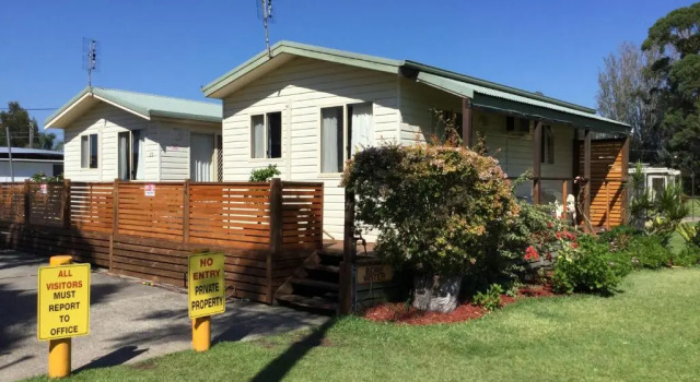 Номер Standard с 2 комнатами с видом на воду Riviera Caravan Park
