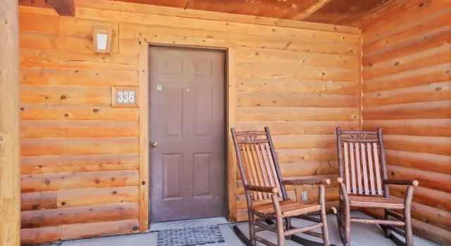 Коттедж Standard Headwaters Lodge & Cabins at Flagg Ranch