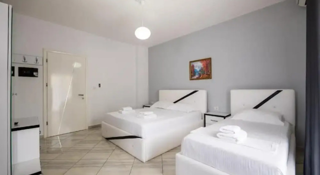 Трёхместный номер Standard с балконом и с видом на сад Hotel Artur2