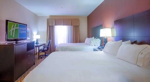 Люкс Standard Holiday Inn Express Hotel and Suites Elk City by IHG