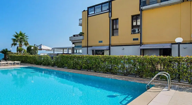Апартаменты Residenza Miralago With Pool - Two-bedroom With Terrace