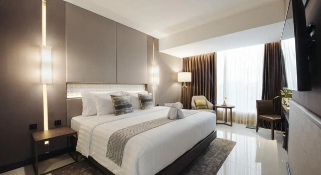 Номер Deluxe GRAMM HOTEL by Ambarrukmo Yogyakarta