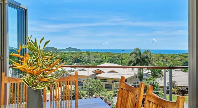 Коттедж Bedrock Palm Cove I Private Pool I Sea Views I Family Retreat