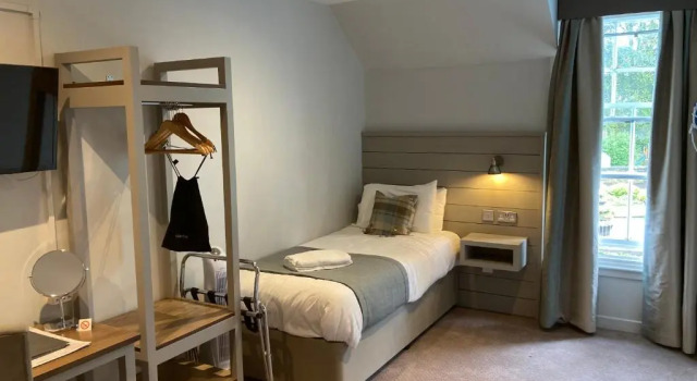Трёхместный номер Standard West Port Hotel