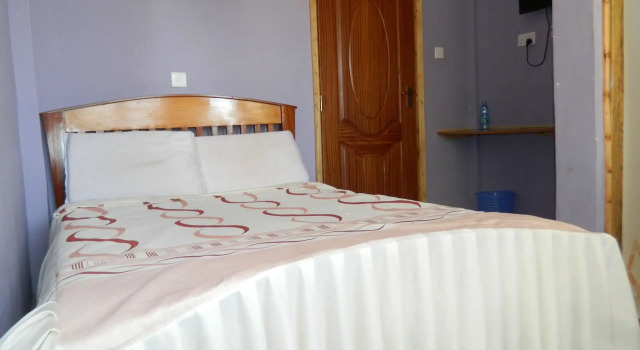 Batian Guest Hotel, Забронировать Гостевой дом Гостевые дома Лайкипия, Гостевой дом