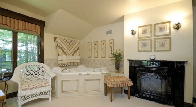 Deluxe Suite The Roost Bed and Breakfast