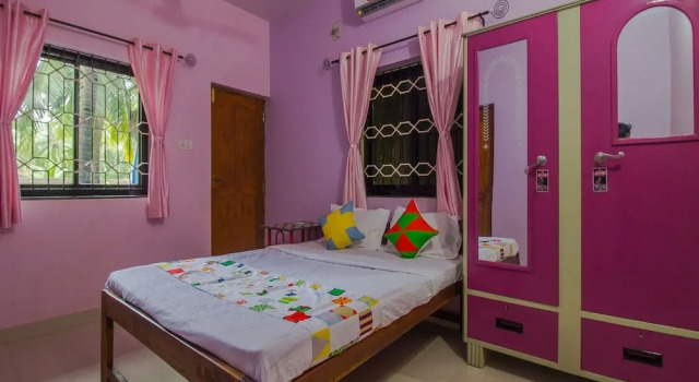 OYO 16852 Home Colorful 2BHK Morjim, Prenota Hotel Morjim 