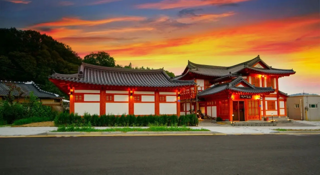 Lee Ga Hanok, Забронировать Гостевой дом Чонджу Чолла-Пукто, рядом с Конфуцианская школа хянгё в Чонджу