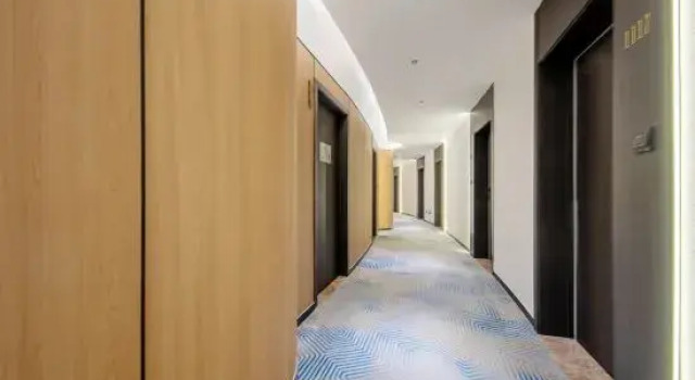 Rezen King Town Hotel, Забронировать Отель Отели Чунцин с парковкой, рядом с Площадь Санься, Парковка