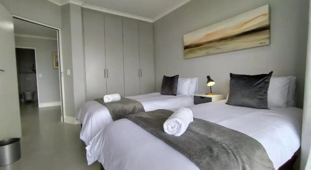 Alba Tramonto - 4 bed 3 bath - 100m to Robberg Beach & Large Patio