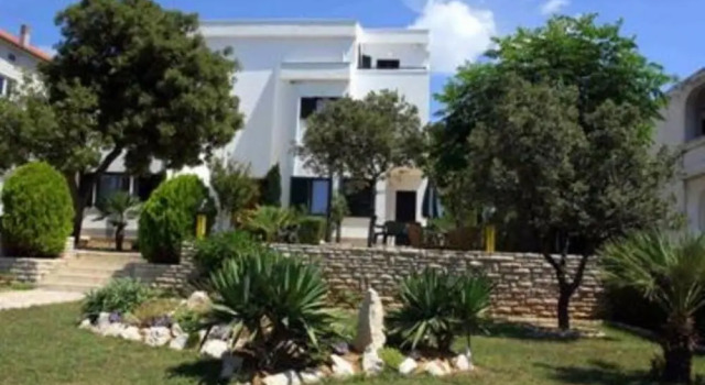 Apartments Čuljak Rab, Prenota Appartamento Hotel a Isole Quarnerine con parcheggio, Parcheggio