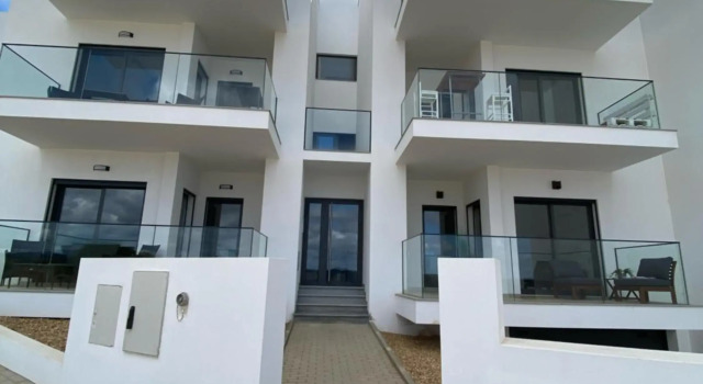 A TARAMBOLA - Walking distance to Monte Clerigo and Amoreira beaches