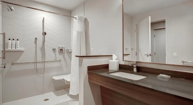 Четырёхместный номер Standard Fairfield by Marriott Inn & Suites Rochester Hills