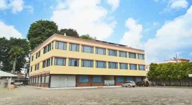 RedDoorz Premium at Hotel Ratu Residence, Rezerwuj Hotel Jambi 