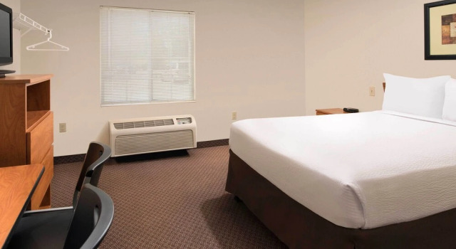 Люкс WoodSpring Suites Lexington Southeast