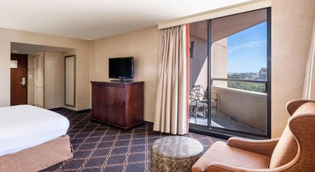 Номер Standard с балконом Austin Southpark Hotel