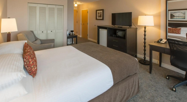 The Embassy Inn, Забронировать Отель Виктория South Vancouver Island, рядом с Victoria Fisherman's Wharf