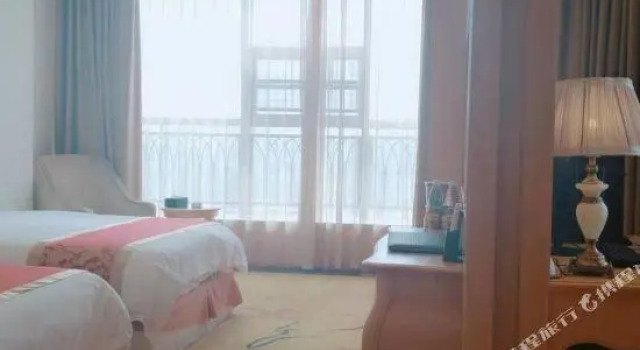 Suite Business Luoshan Junfu Hotel
