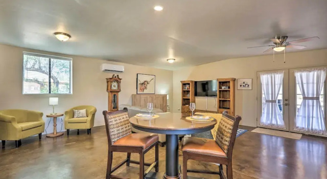 Коттедж c 1 комнатой с балконом Oro Valley Retreat w/ Pool, Spa & Rooftop Views!