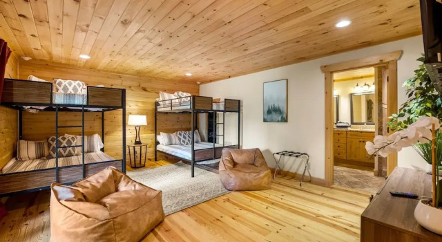 Eagle Nest Lodge Hot Tubs Mountain Views, Buchen Sie Ferienhaus Seven Devils North Carolina