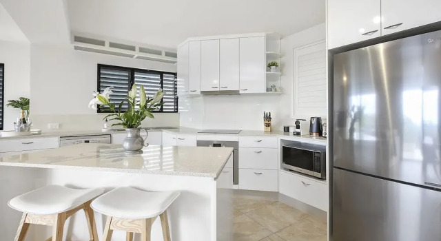 Двухместные апартаменты с балконом и с видом на океан Crystal Shores Sunshine Beach