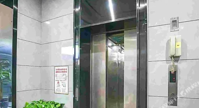 Xintianfu Hotel, Varaa Hotelli Xianning Hubei