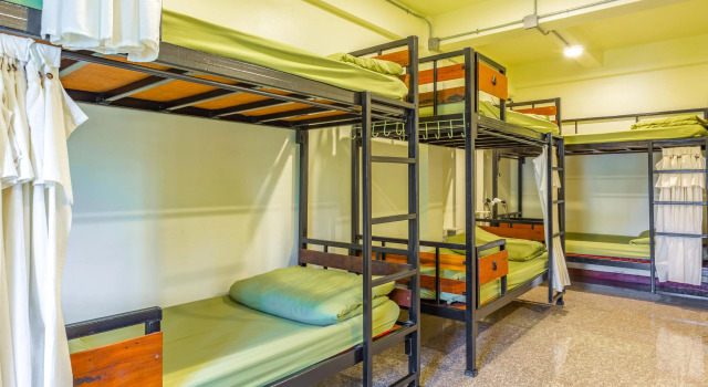 Кровать в общем номере OYO 928 Leaf Hostel