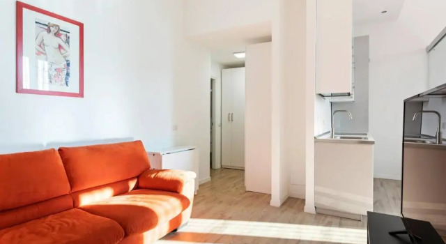 Апартаменты Spacious Flat Close To Fondazione Prada & Metro
