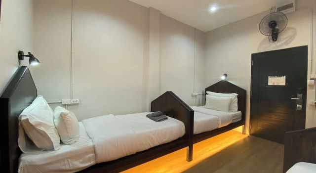 Трёхместный номер Standard Castle Black Bangkok