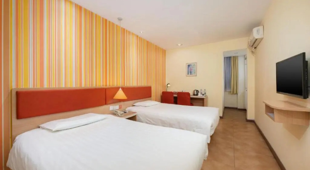 Номер Standard Home Inn Dalian North Railway Station