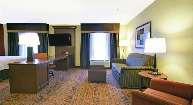 Четырёхместная студия Hampton Inn & Suites Milwaukee/Franklin
