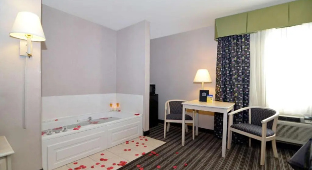 Четырёхместный люкс Best Western Borger Inn
